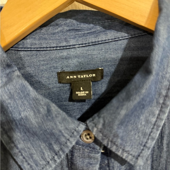 Ann Taylor women’s  Casual Blue Button Down Shirt - Picture 4 of 5